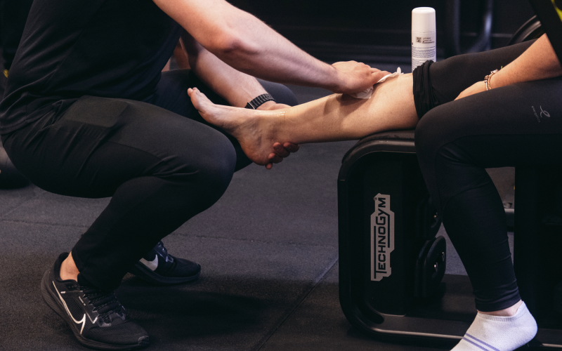 Douleur sous rotule flexion genou causes solutions | KOSS | Paris